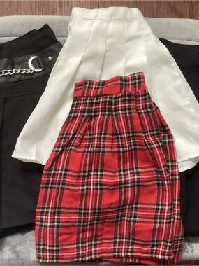 4 Mini Skirts
